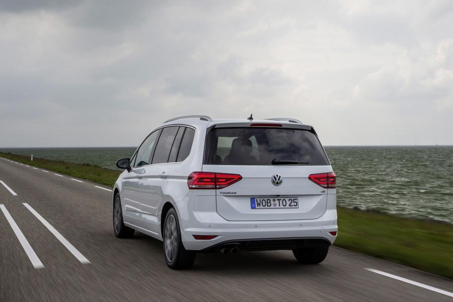  Volkswagen Touran TSI 2015 года  (фото 2 из 8)